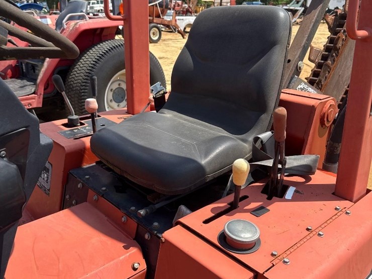208---2015-ditch-witch-rt45-trencher-image-10