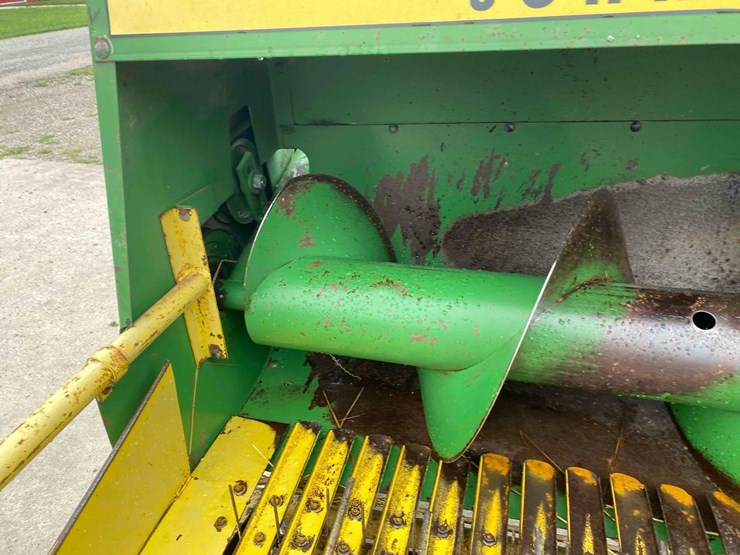john-deere-336-baler-image-12