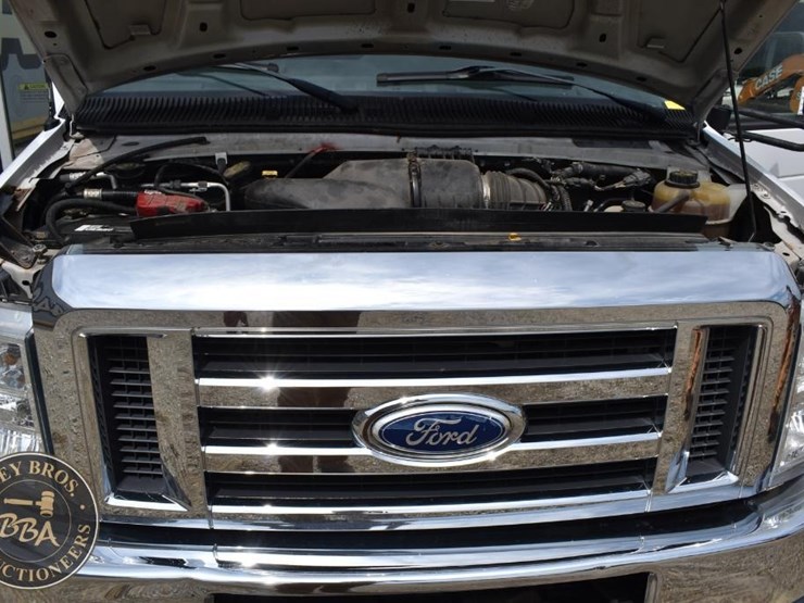 2014-ford-e350-image-38