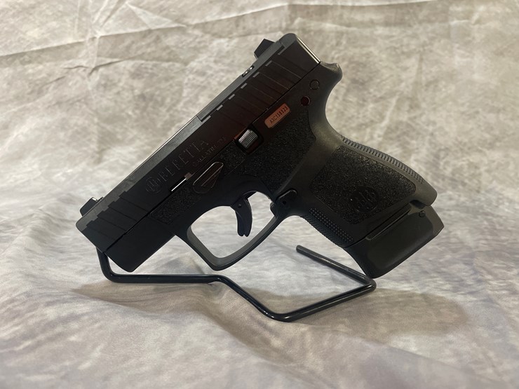 #4352-•-beretta-apx-a1-9mm-luger-pistol,-sn:-axc158923-image-2