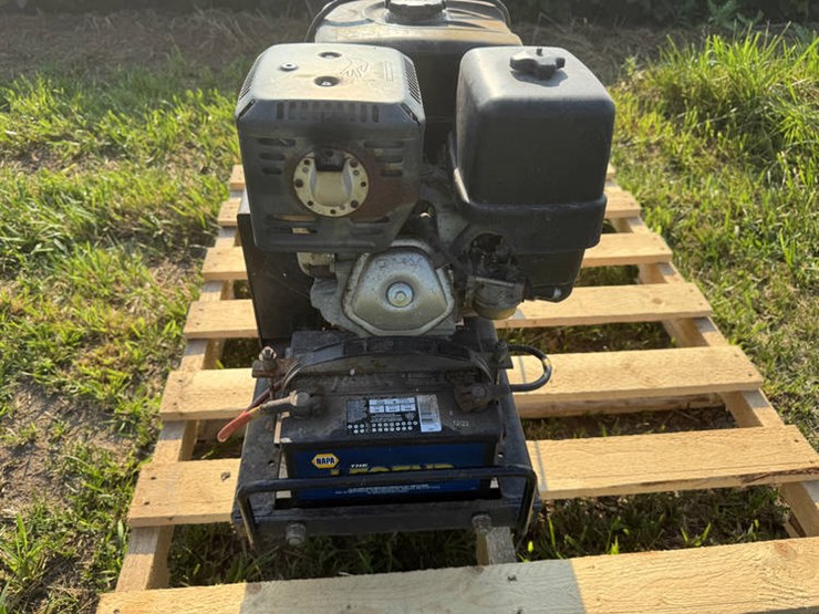 #1422-•-systems-1---2-box-seed-tender-w/-honda-eng.-image-3