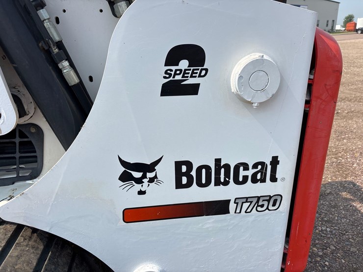 2016-bobcat-t750-image-12