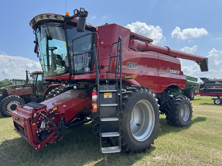 2022-case-ih-8250-image-21