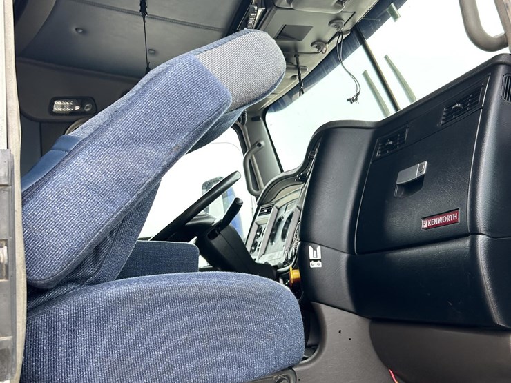 2018-kenworth-t800-image-42