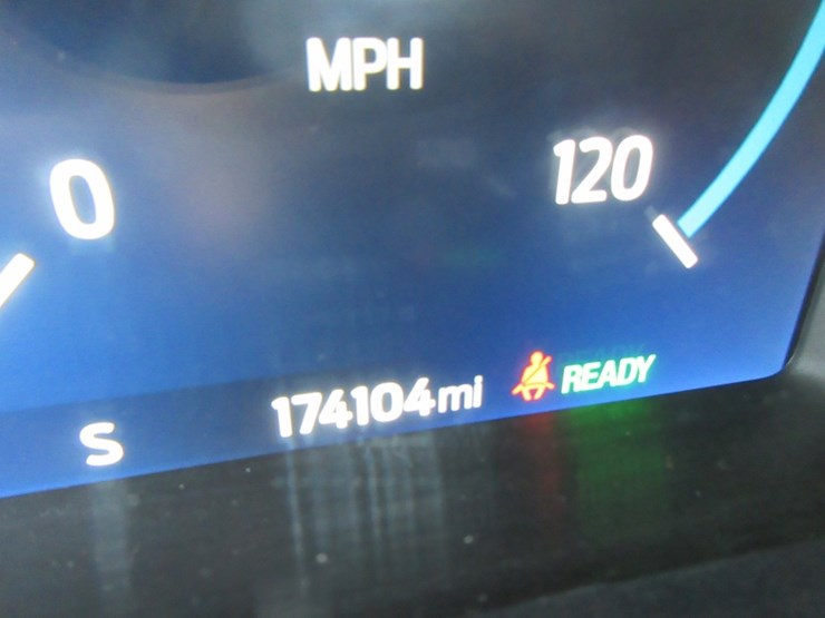 2022-ford-f150-lariat-image-18