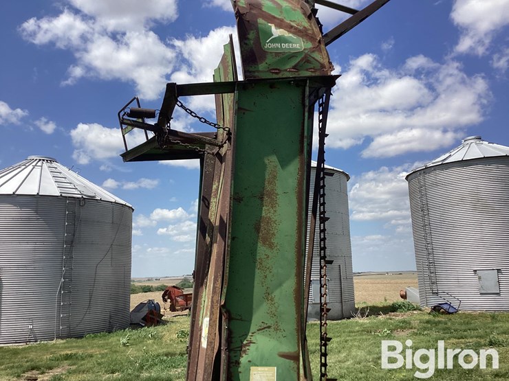 john-deere-00990hc-ground-driven-bale-loader-image-15