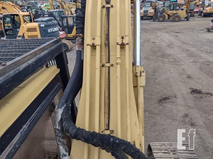 caterpillar-322l-image-49