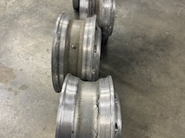 (4)-alcoa-truck-rims-(lt1367)-image-2