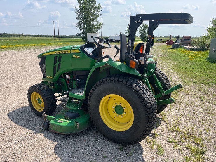 john-deere-3033r-image-3