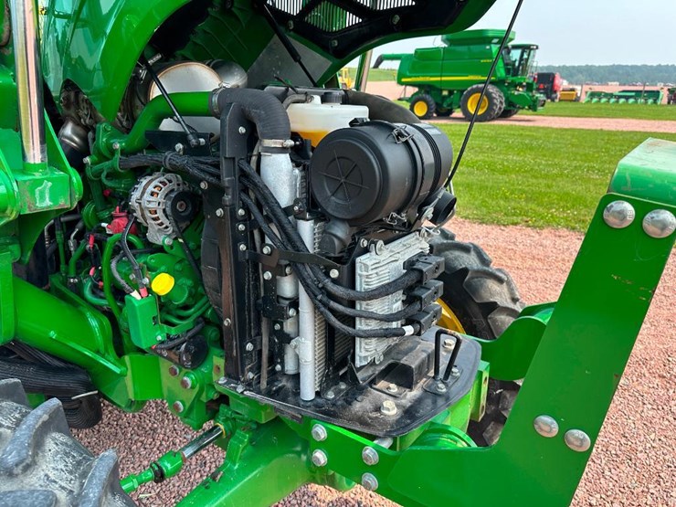 2020-john-deere-5075e-image-41