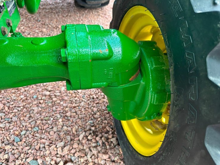 2022-john-deere-3033r-image-32