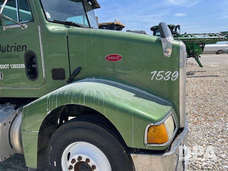 1999-peterbilt-385-image-28