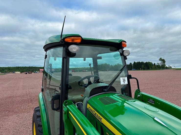 2022-john-deere-3033r-image-14