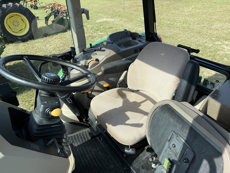 2014-john-deere-5100e-image-12