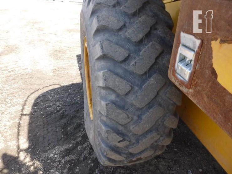 2013-deere-544k-image-21