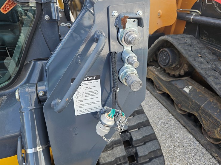 2022-deere-325g-image-6