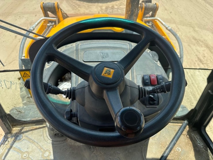 2017-jcb-3cx-image-25