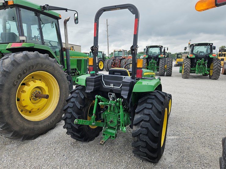 2021-john-deere-4044m-image-14
