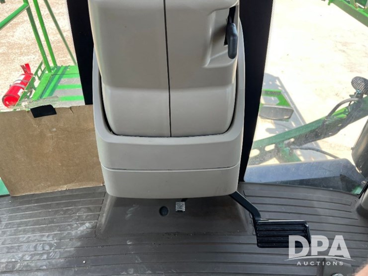2020-john-deere-r4045-image-92