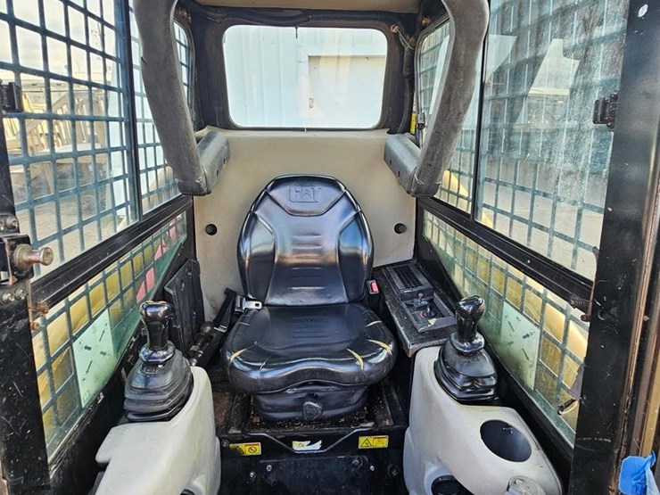 2001-caterpillar-216b-image-8