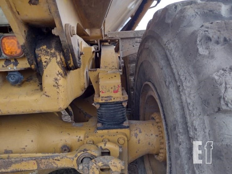 caterpillar-740-image-31