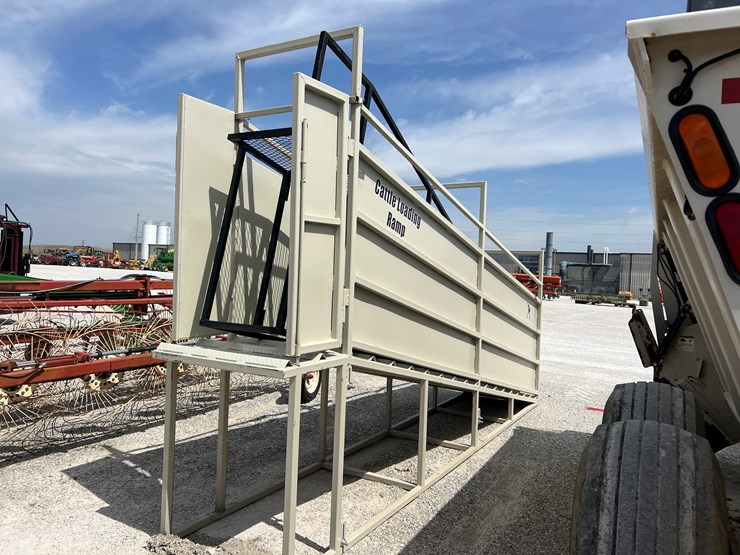 #202292-•-industrias-america-c18-cattle-ramp-image-3