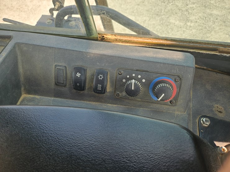 2018-deere-550k-image-19