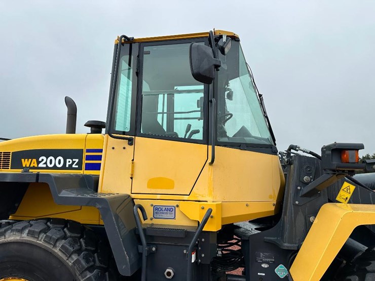 2013-komatsu-wa200pz-6-image-12