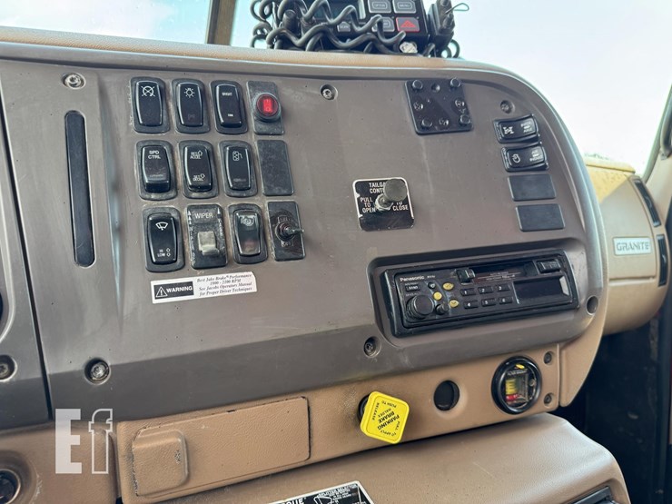 2004-mack-granite-cv713-image-52