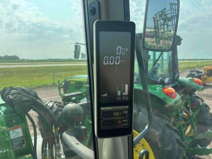 2023-john-deere-6155m-image-27