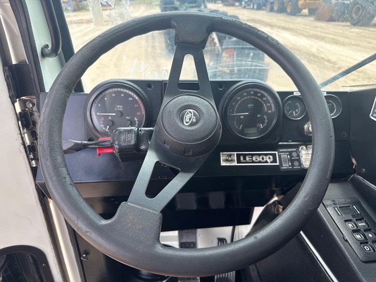 2014-mack-leu613-image-29