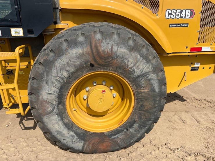 2022-caterpillar-cs54b-image-14