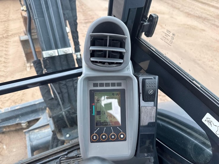 2020-deere-35g-image-29