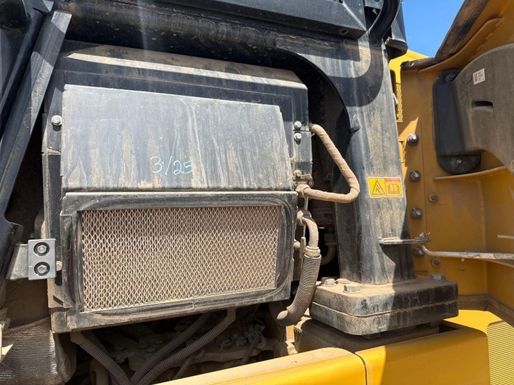2021-caterpillar-953-image-17