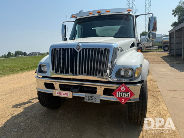 2007-international-7500-propane-truck-(cg363)-image-3