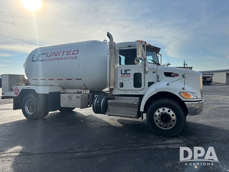 2013-peterbilt-337-image-16
