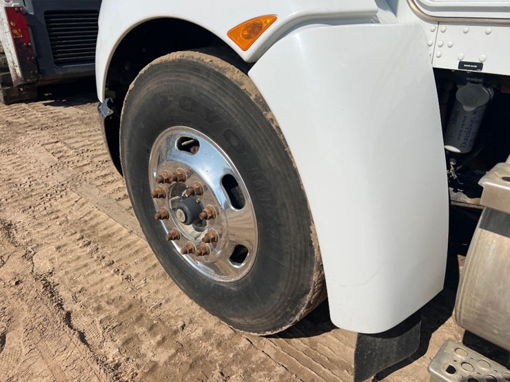 2010-kenworth-t270-image-32
