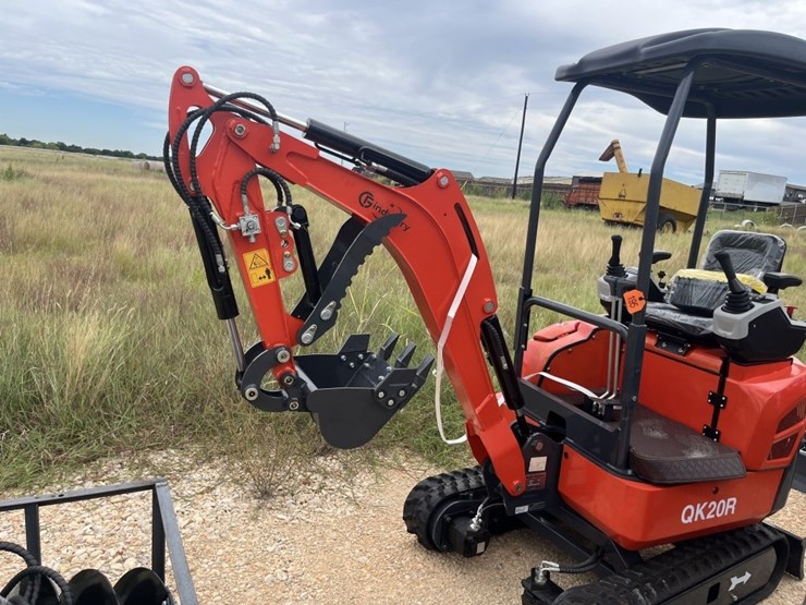 cfg-qk20r-mini-excavator-image-7