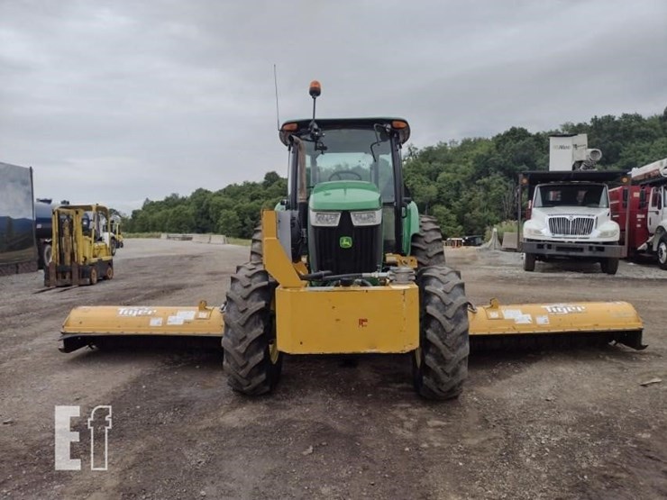 2015-john-deere-6105d-image-2