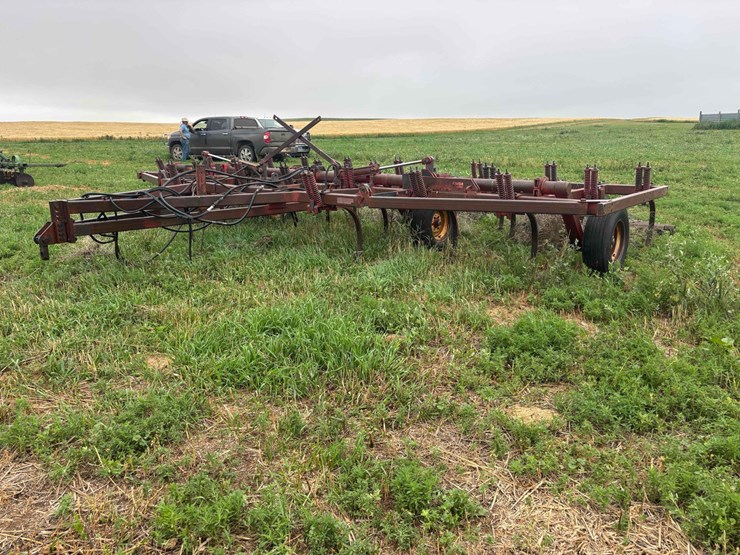 massey-ferguson-126-image-7
