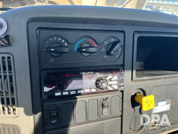 2012-international-durastar-4400-image-53