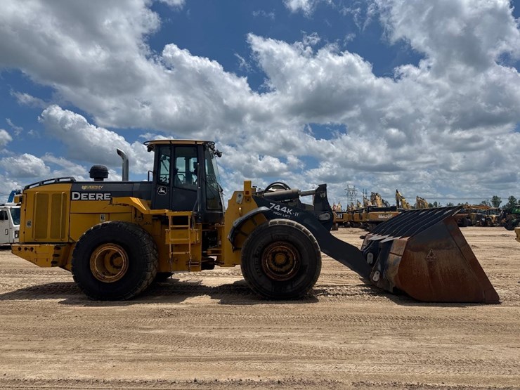 2015-deere-744k-image-5