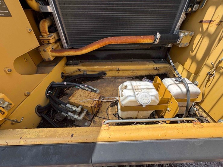 caterpillar-322cl-image-25