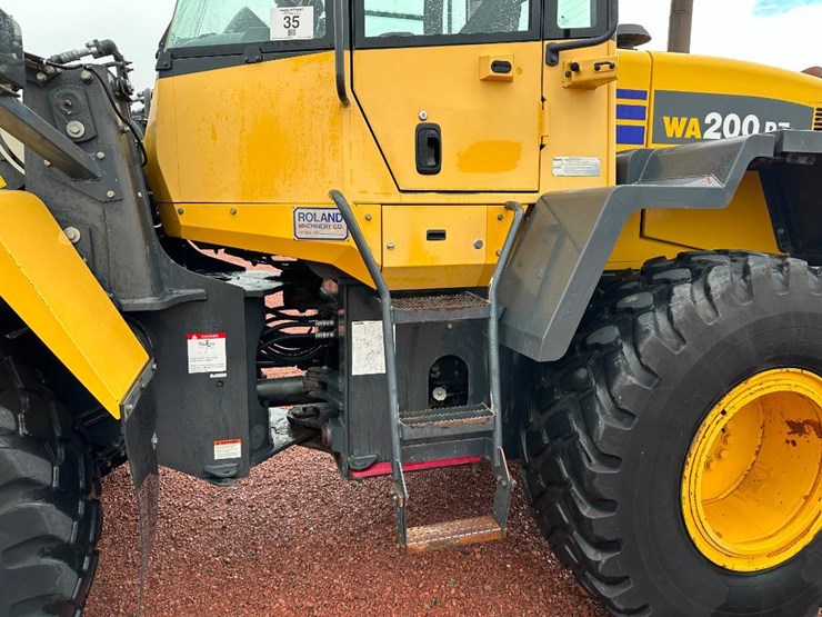 2013-komatsu-wa200pz-6-image-15