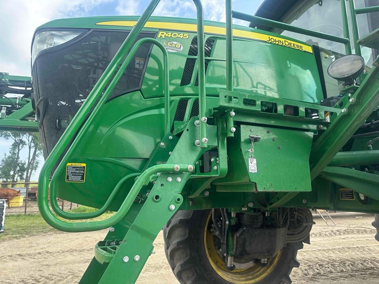 2018-john-deere-r4045-image-11