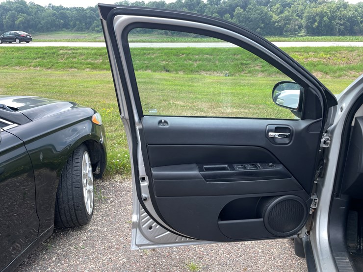 2011-jeep-compass-image-22