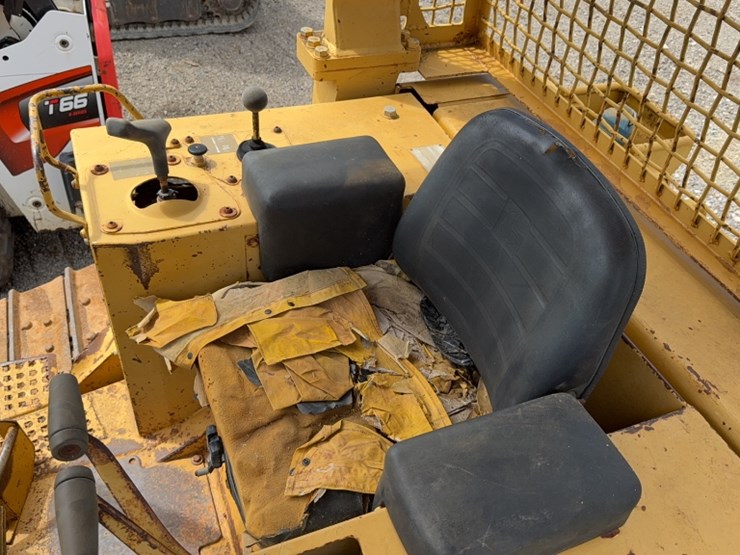 caterpillar-d4h-image-10