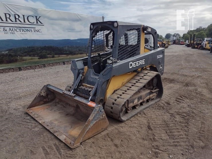 deere-323d-image-37