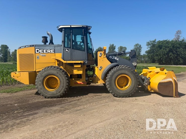 2015-deere-624k-image-3