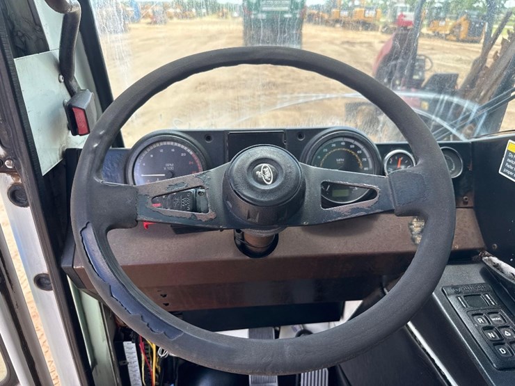 2013-mack-leu633-image-28